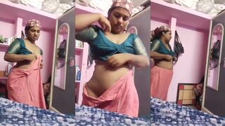 Tamil housewife captured while changing clothes