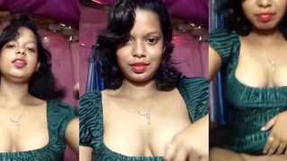 Sexy gf from village showing nude boobs and pussy